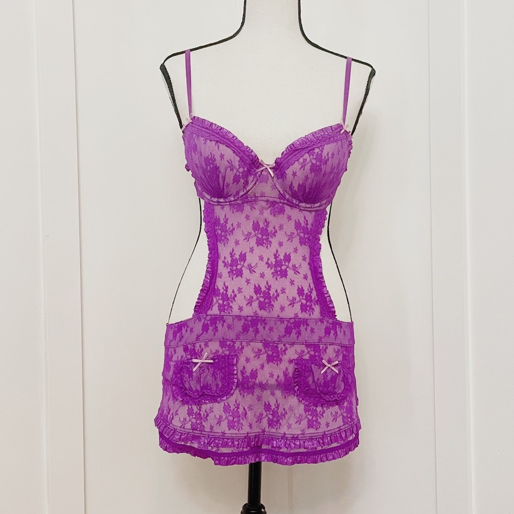 Victoria’s Secret lingerie ‘apron’ good condition. Satin ribbons to tie back.